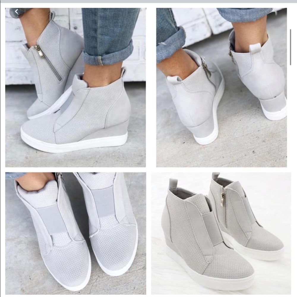 Must have! Gray wedge sneaker